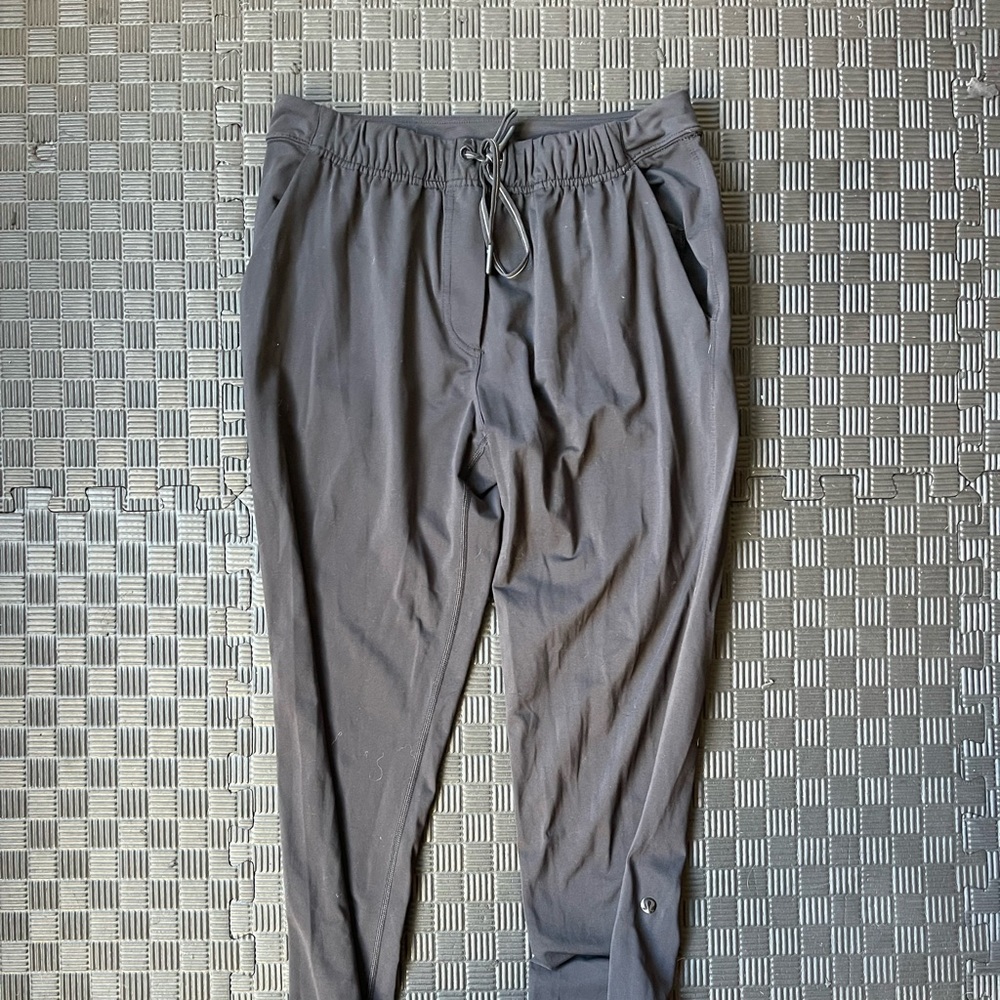 Lululemon capris joggers size 4